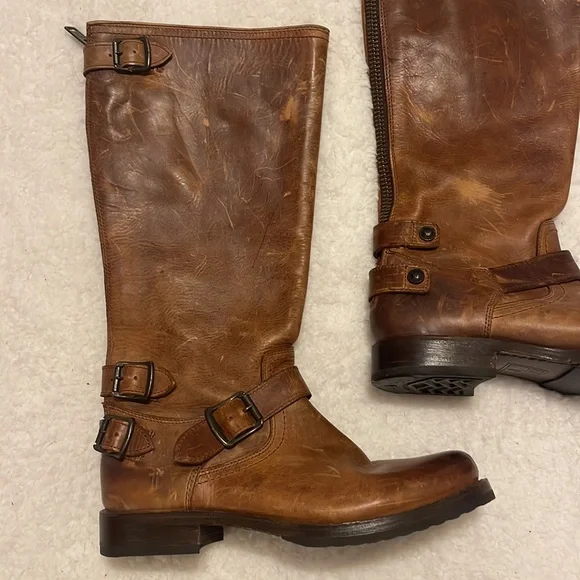 NEW Frye Veronica Back Zip Boots, Distressed Antique Cognac. Size 8 - Picture 2 of 9